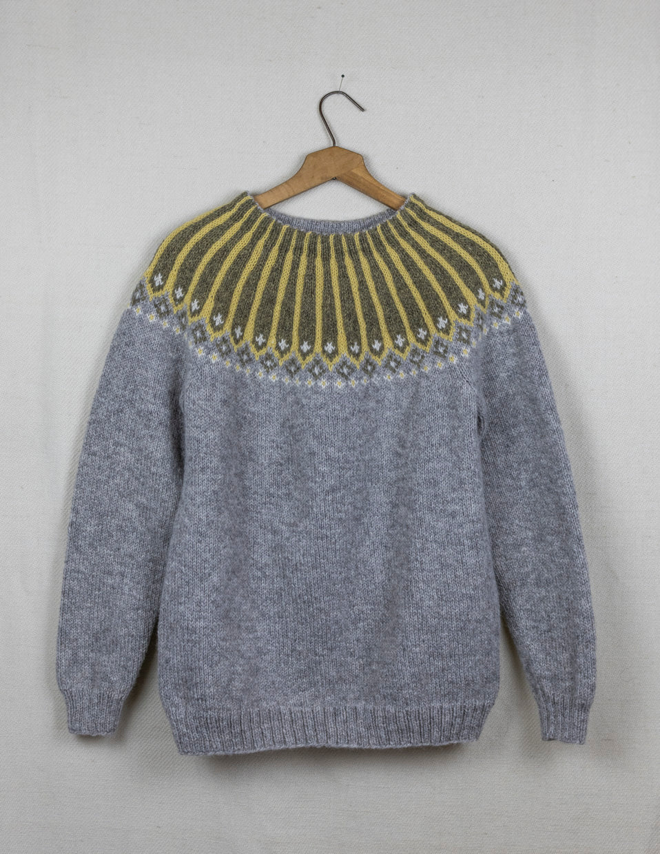 TURID genser, Steingjerde med plantefarger, strikkepakke