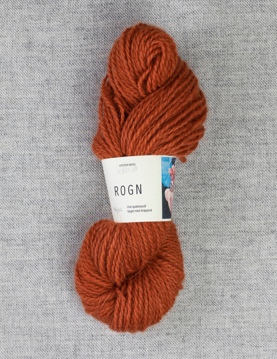 ROGN, plant-dyed yarn from white Spælsau sheep