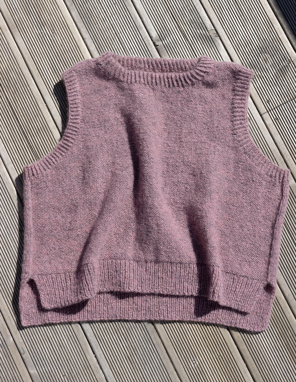 Straight vest, an easy to knit vest in 2-ply yarn, knitting kit